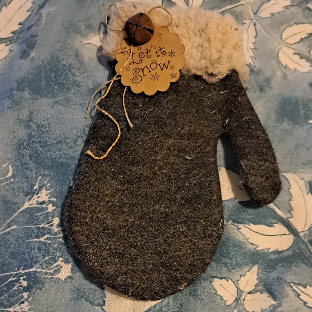 Mini Mitten Decor